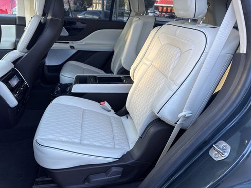 Used 2022 Lincoln Aviator Black Label Grand Touring w/ Class IV Trailer Tow Package image 15