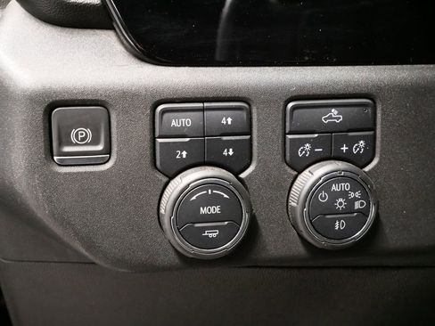 Used 2022 Chevrolet Silverado 1500 RST w/ Max Trailering Package image 36