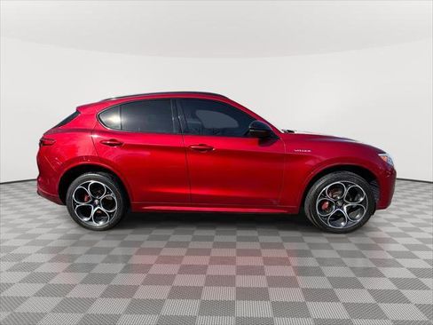 Used 2023 Alfa Romeo Stelvio Veloce image 5
