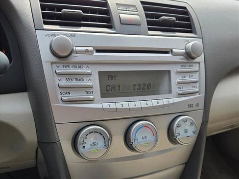 Used 2010 Toyota Camry LE FWD image 12