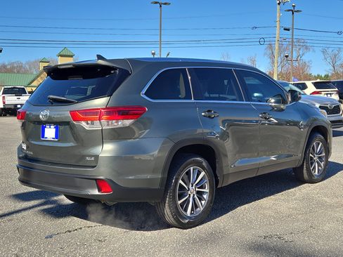 Used 2019 Toyota Highlander XLE image 7