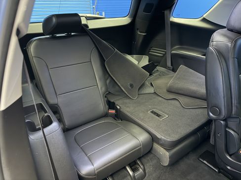 Used 2021 Chevrolet Traverse LT w/ LT Premium Package AWD/4WD image 29