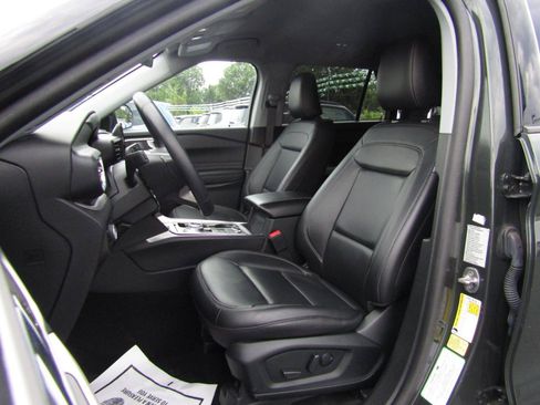 Used 2023 Ford Explorer XLT w/ Equipment Group 202A AWD/4WD image 13