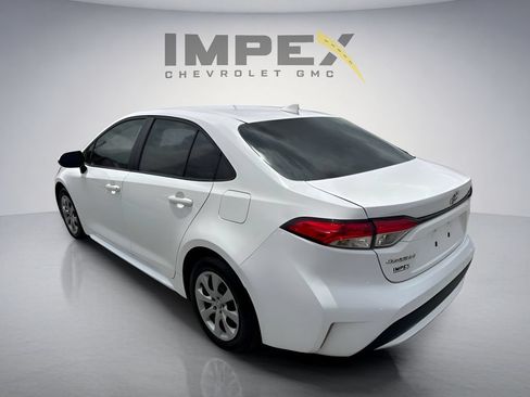Used 2022 Toyota Corolla LE FWD image 3