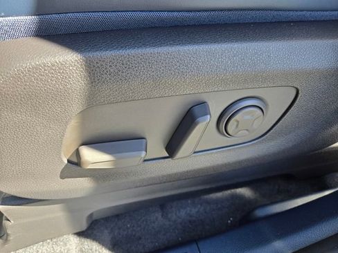 New 2026 Kia Carnival EX FWD image 23