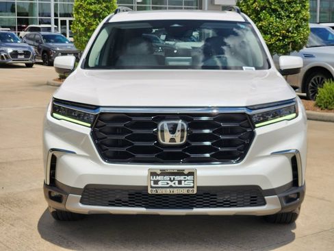 Used 2025 Honda Pilot Touring image 2