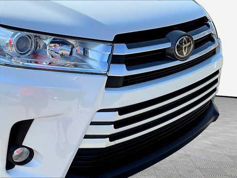 Used 2019 Toyota Highlander XLE AWD/4WD image 34