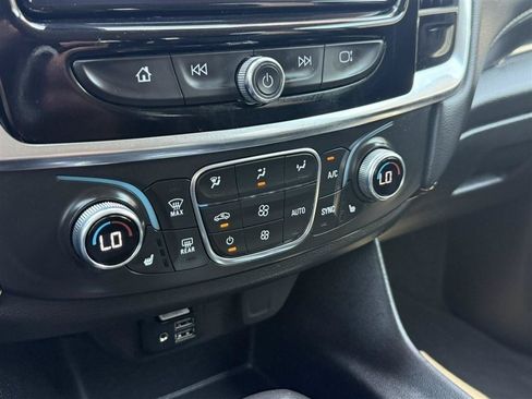 Used 2021 Chevrolet Traverse LT w/ LT Premium Package AWD/4WD image 42
