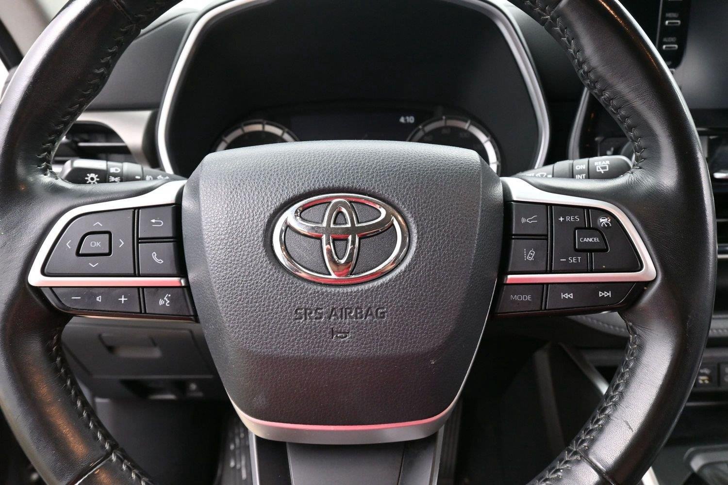 Used 2022 Toyota Highlander XLE FWD image 17