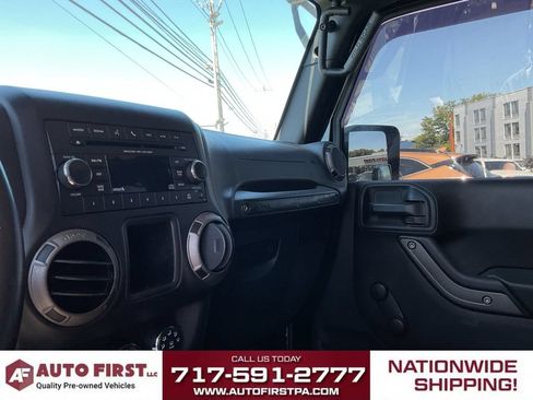 Used 2017 Jeep Wrangler Unlimited Sport w/ Connectivity Group AWD/4WD image 12