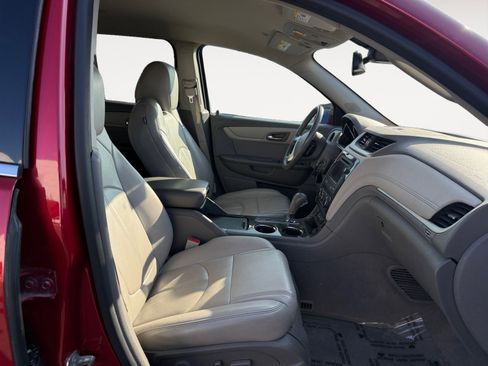 Used 2014 Chevrolet Traverse LT image 19