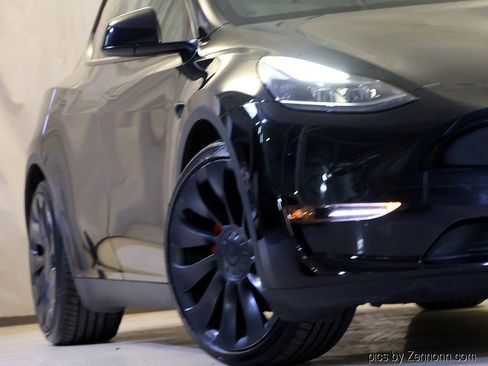 Used 2021 Tesla Model Y Performance image 4