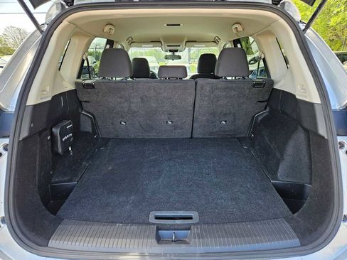 Used 2024 Nissan Rogue S FWD image 33