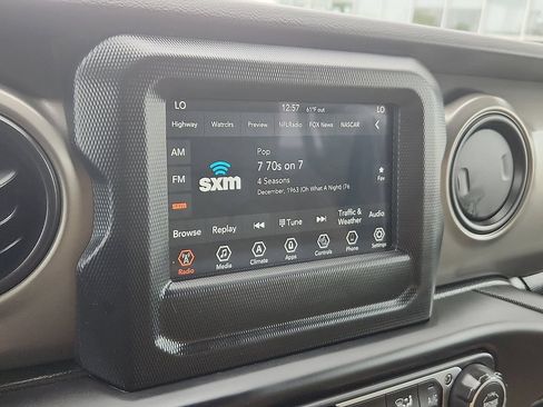 Used 2022 Jeep Gladiator Sport AWD/4WD image 11