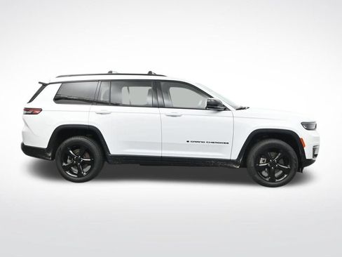 Used 2023 Jeep Grand Cherokee L Limited w/ Black Appearance Package AWD/4WD image 4