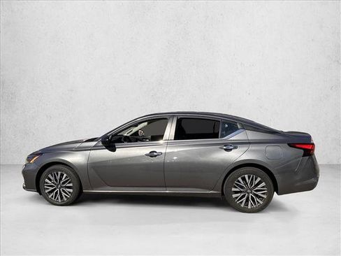 Used 2024 Nissan Altima 2.5 SV image 9