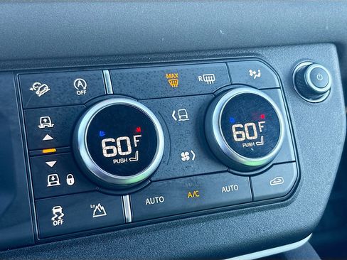 Used 2023 Land Rover Defender 130 X-Dynamic SE image 33