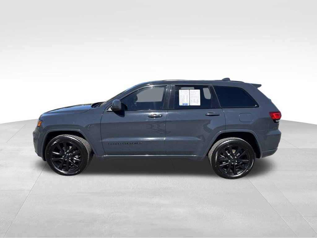 Used 2018 Jeep Grand Cherokee Altitude AWD/4WD image 4