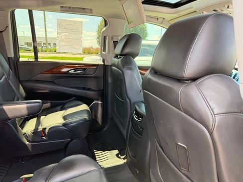 Used 2019 Cadillac Escalade ESV Premium Luxury AWD/4WD image 31