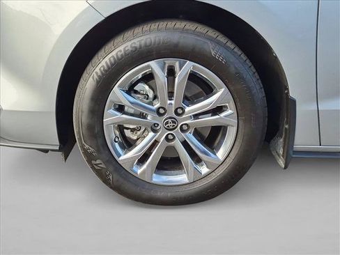 Used 2024 Toyota Sienna Platinum AWD/4WD image 12