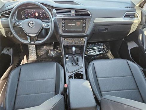 Used 2020 Volkswagen Tiguan SEL FWD image 17