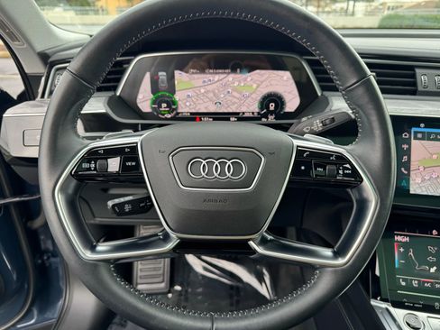 Used 2021 Audi e-tron Prestige w/ Prestige Package image 32
