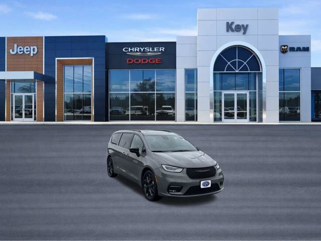 Used 2025 Chrysler Pacifica Limited FWD image 7