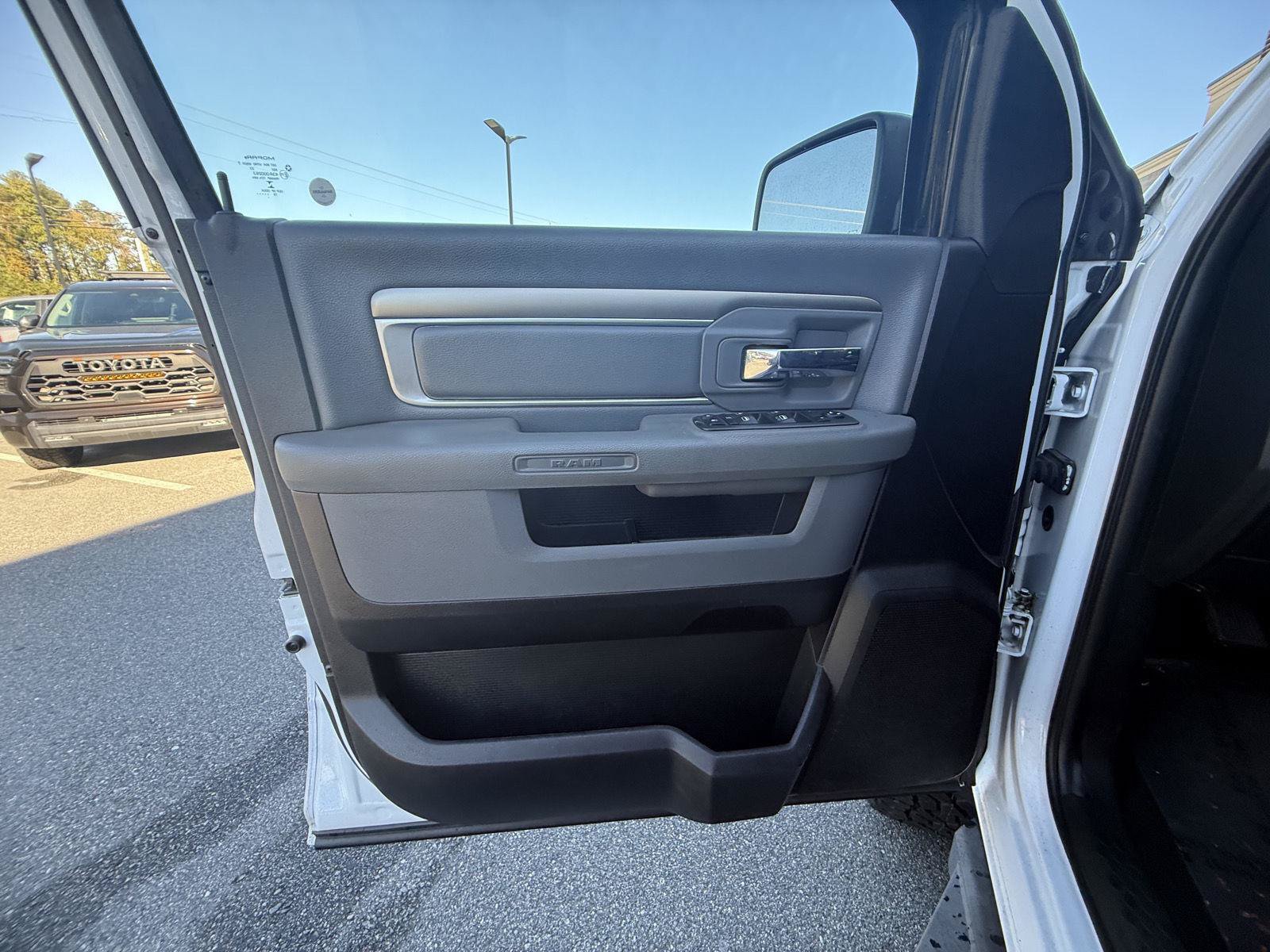 Used 2019 RAM 1500 Warlock AWD/4WD image 16