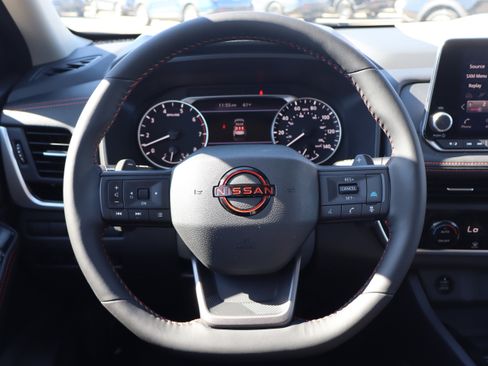 Used 2025 Nissan Rogue SV image 15