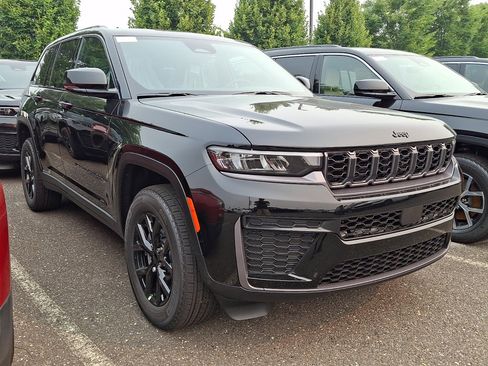 New 2026 Jeep Grand Cherokee Altitude AWD/4WD image 3