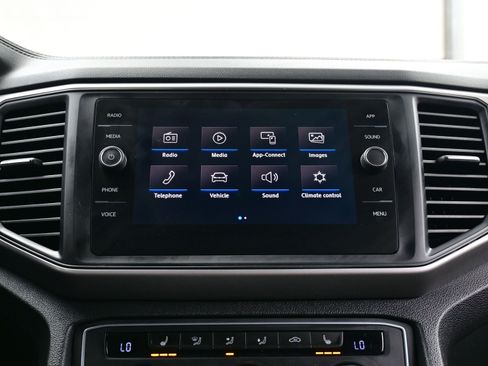 Used 2020 Volkswagen Atlas Cross Sport SE image 19