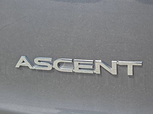 Used 2025 Subaru Ascent Premium AWD/4WD image 9