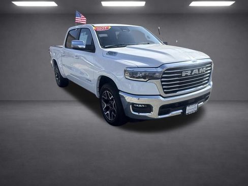 Used 2025 RAM 1500 Laramie AWD/4WD image 31