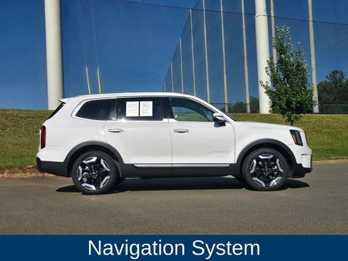 Used 2025 Kia Telluride S FWD image 2