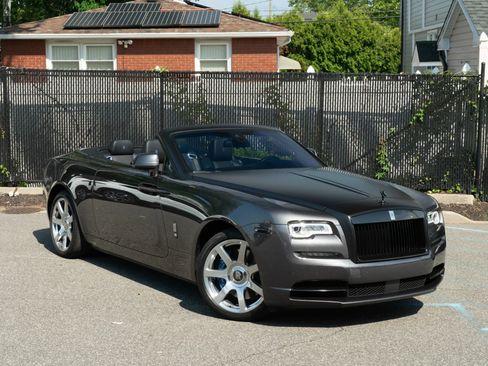 Used 2017 Rolls-Royce Dawn RWD image 28