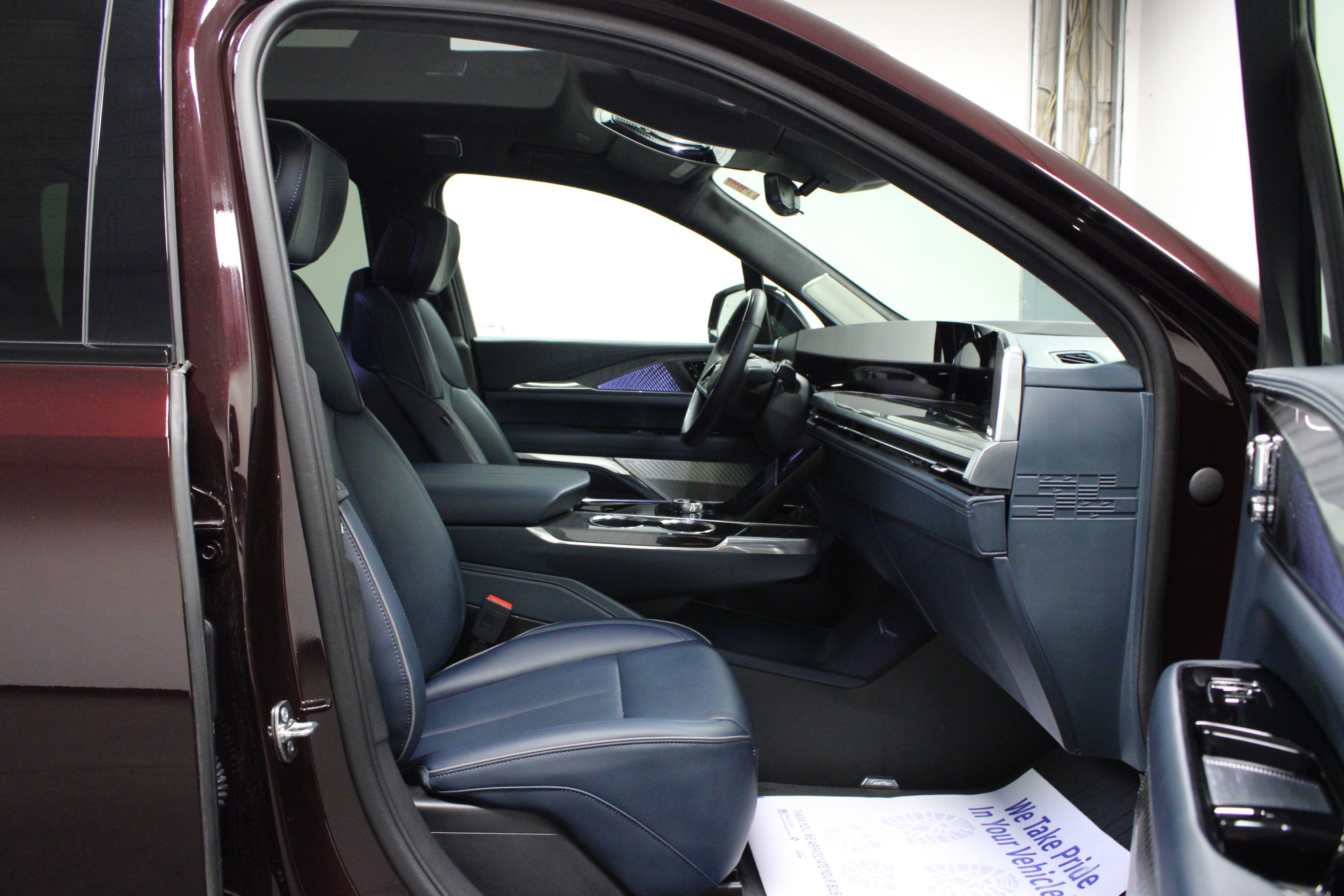 Used 2025 Cadillac Escalade IQ Luxury 2 w/ LPO, Premium Carpet Package AWD/4WD image 17
