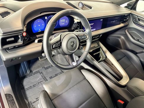 Certified 2024 Porsche Macan Turbo Electric image 4