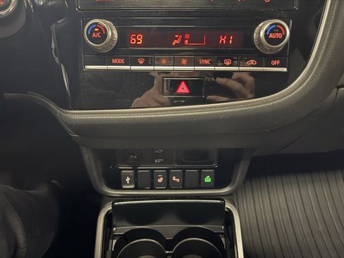 Used 2020 Mitsubishi Outlander GT image 14