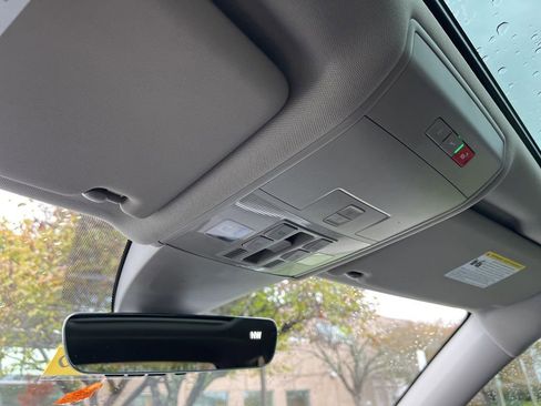 Used 2023 Volkswagen Atlas SEL R-Line image 22