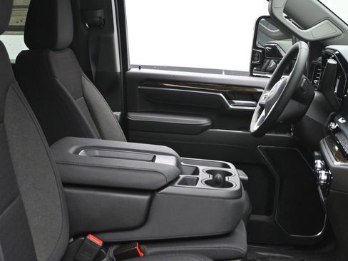 New 2025 GMC Sierra 2500 SLE w/ SLE Value Package; image 7