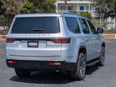 Used 2024 Jeep Wagoneer Series II w/ Flexible Seating Group RWD image 5