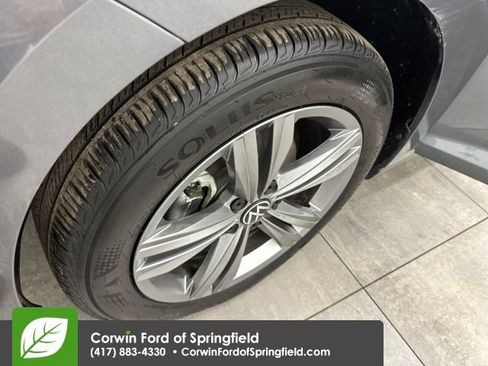 Used 2024 Volkswagen Jetta SE w/ Panoramic Sunroof Package image 34