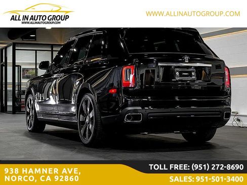 Used 2022 Rolls-Royce Cullinan w/ Dark Exterior Package image 41