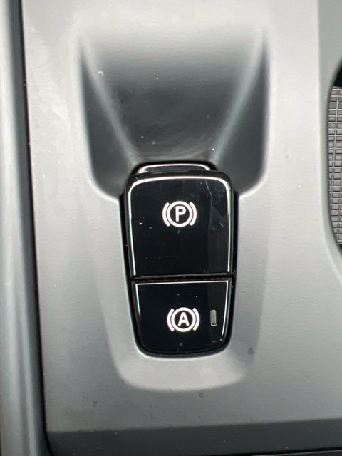 Used 2020 Volvo XC40 T4 Momentum FWD image 17