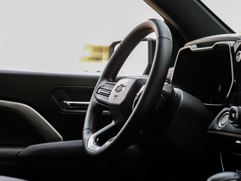 Used 2024 Chevrolet Colorado Z71 w/ Z71 Convenience Package 2 image 50