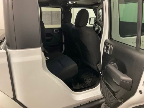 Used 2023 Jeep Gladiator Sport image 18