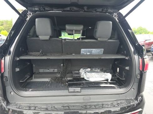 Used 2024 Toyota Sequoia Platinum AWD/4WD image 8
