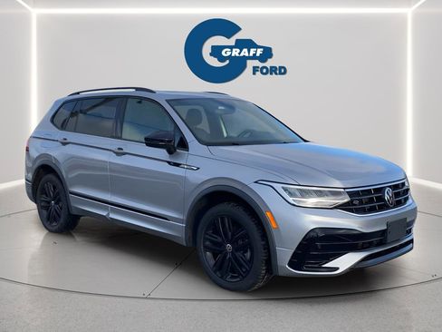 Used 2022 Volkswagen Tiguan SE R-Line image 16