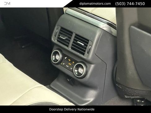 Used 2018 Land Rover Range Rover Velar R-Dynamic SE AWD/4WD image 22