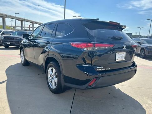 Used 2022 Toyota Highlander L FWD image 7